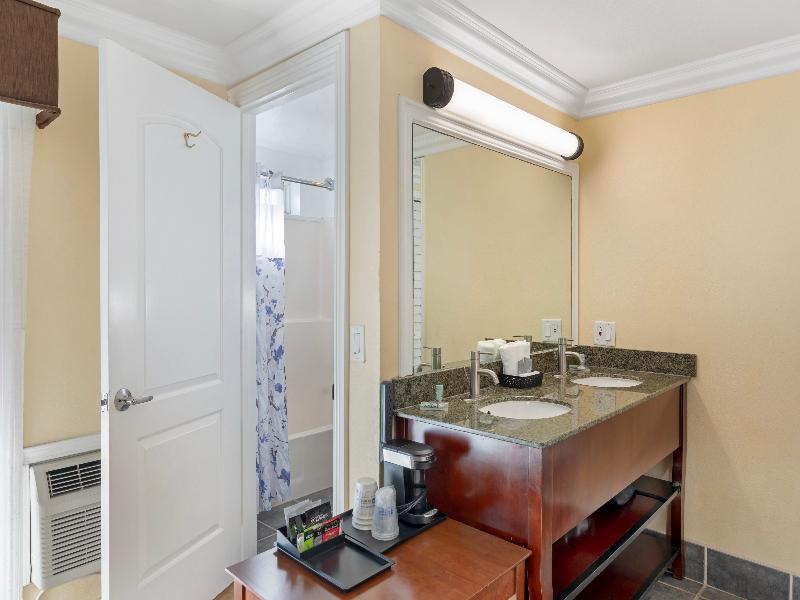 Bw Harbour Inn & Suites Huntington - Sunset Beach image