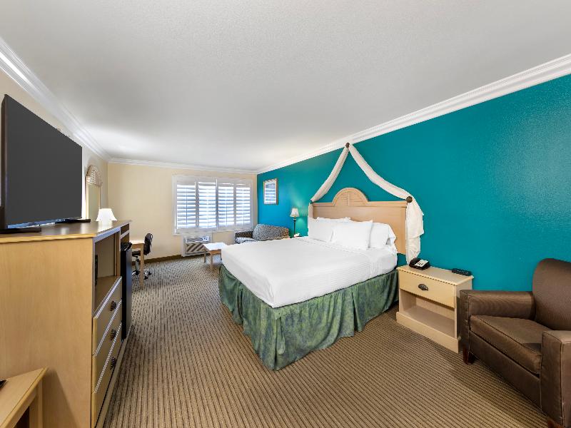 Bw Harbour Inn & Suites Huntington - Sunset Beach image