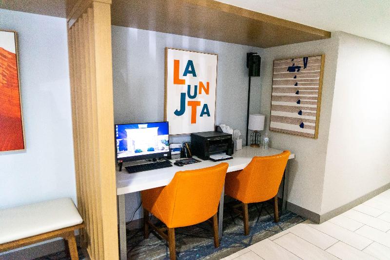 Holiday Inn Express La Junta image
