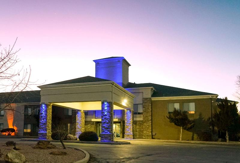 Holiday Inn Express La Junta image