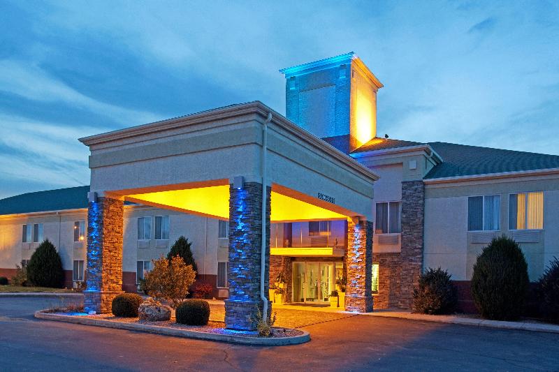 Holiday Inn Express La Junta image