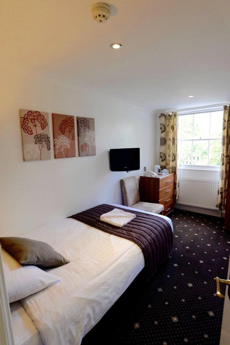 Mentone Hotel