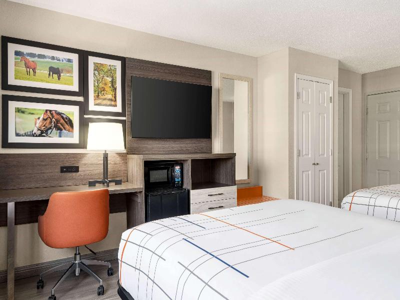 La Quinta Inn Lexington image