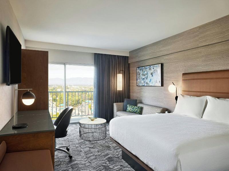 Courtyard By Marriott Los Angeles Sherman Oaks image