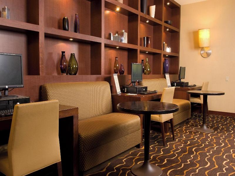 Courtyard By Marriott Los Angeles Sherman Oaks image