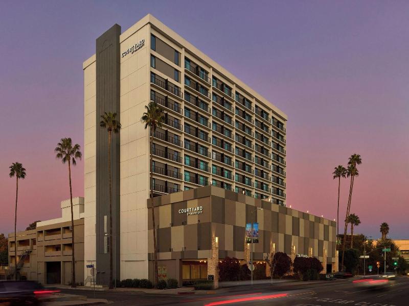Courtyard By Marriott Los Angeles Sherman Oaks image