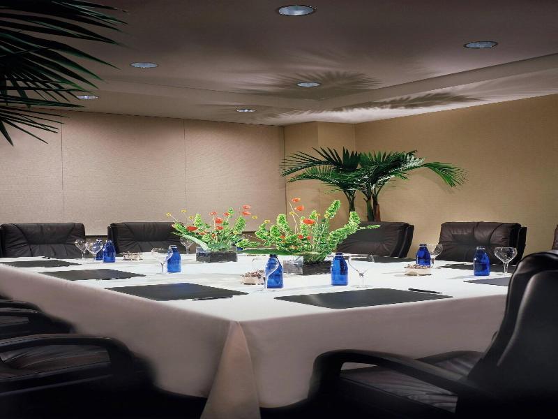 Courtyard By Marriott Los Angeles Sherman Oaks image