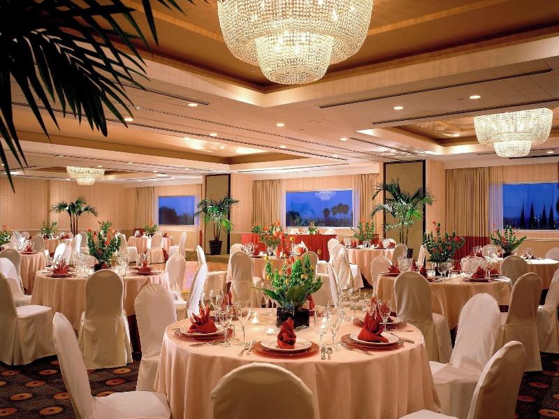 Courtyard By Marriott Los Angeles Sherman Oaks image