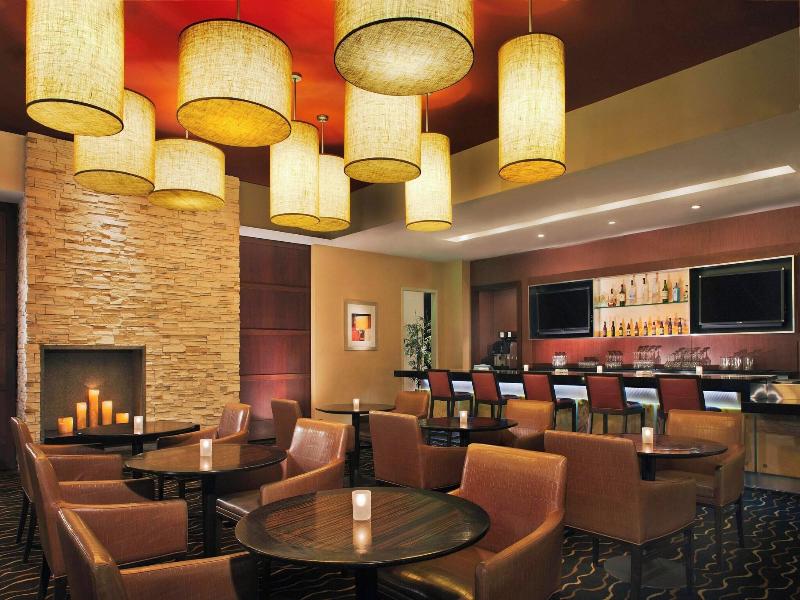 Courtyard By Marriott Los Angeles Sherman Oaks image