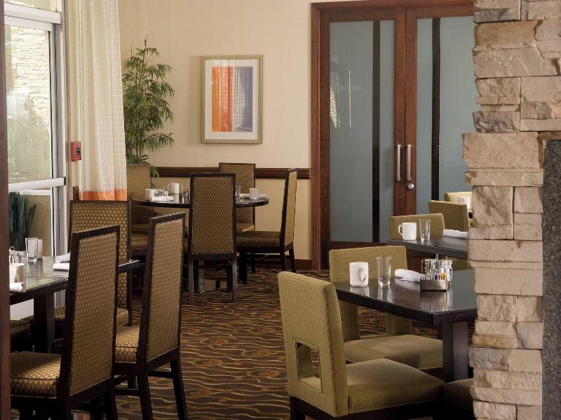 Courtyard By Marriott Los Angeles Sherman Oaks image