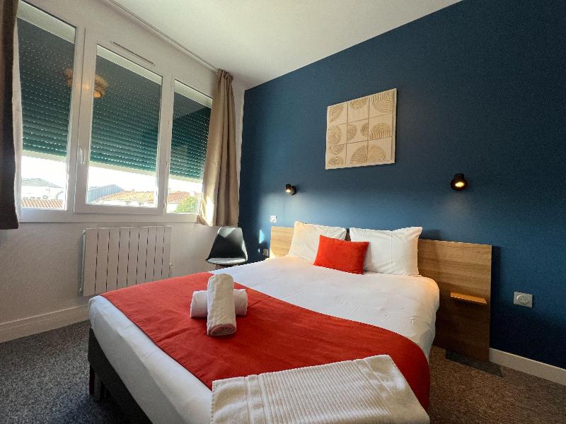 Brit Hotel Du Parc Niort image