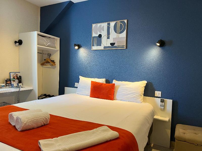 Brit Hotel Du Parc Niort image