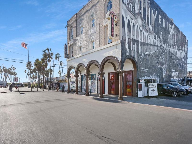 Venice Beach Cotel image