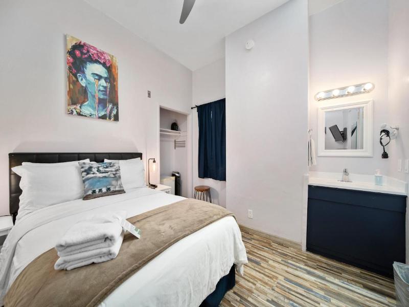 Venice Beach Cotel image
