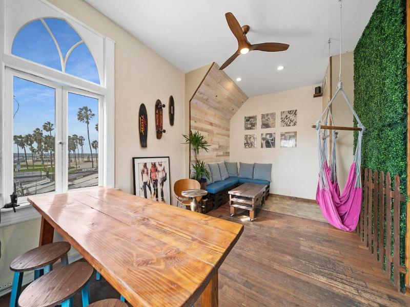 Venice Beach Cotel image