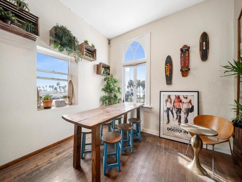 Venice Beach Cotel image
