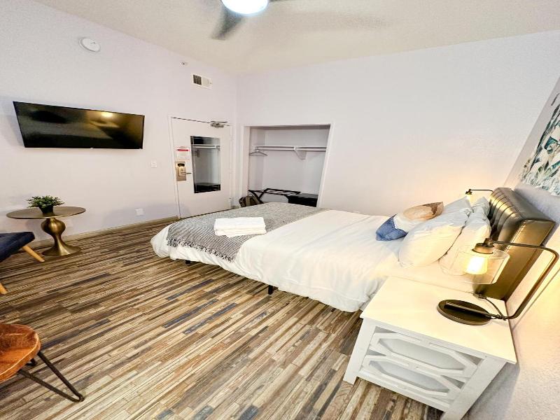 Venice Beach Cotel image
