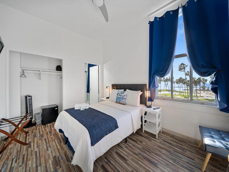 Venice Beach Cotel image