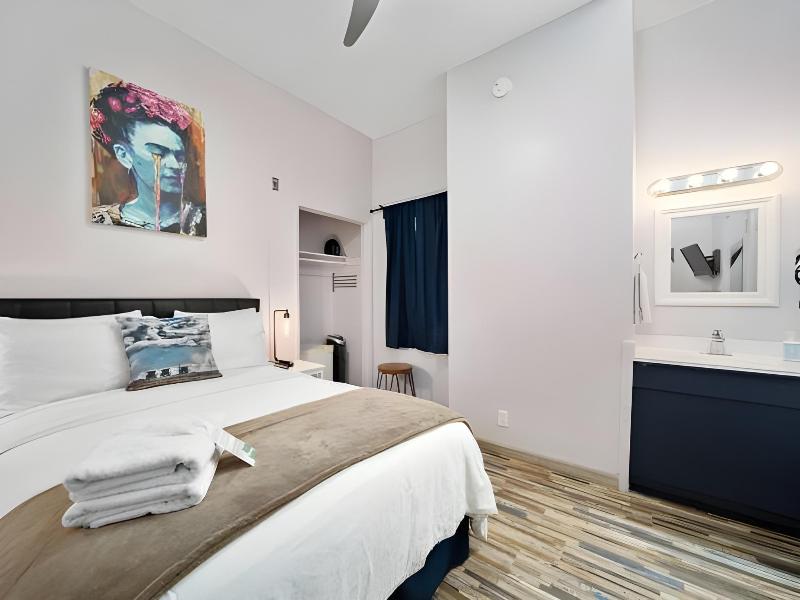 Venice Beach Cotel image