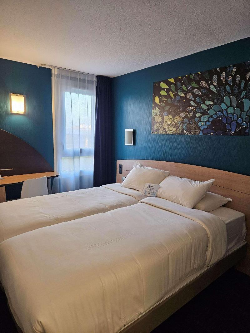 Kyriad Niort Espace Mendes-France image