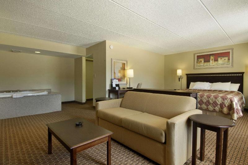 Red Roof Inn Leeds image