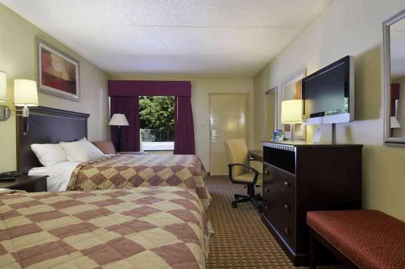 Red Roof Inn Leeds image