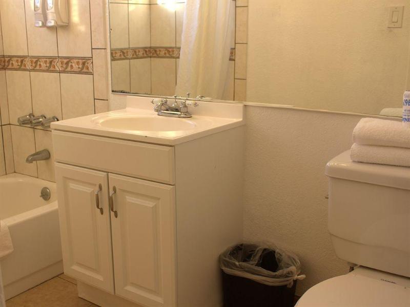 Tradewinds All Suite Hotel image