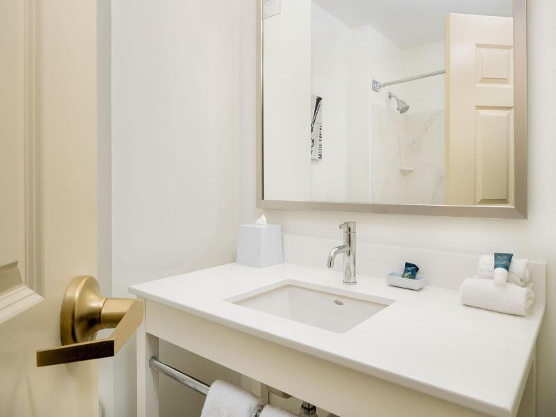 Four Points by Sheraton Louisville Airport image
