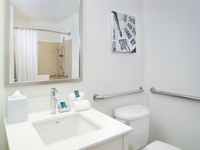 Four Points by Sheraton Louisville Airport image