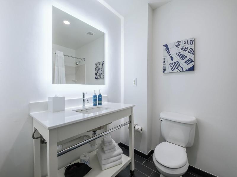 Four Points by Sheraton Louisville Airport image