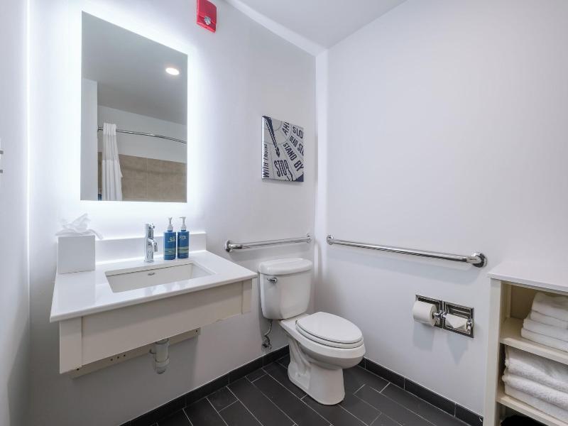 Four Points by Sheraton Louisville Airport image