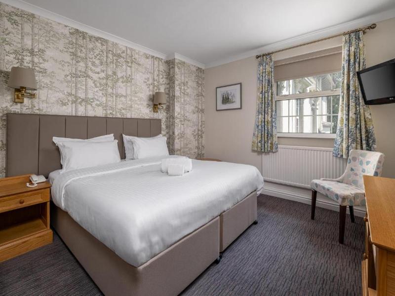 Reigate Manor image