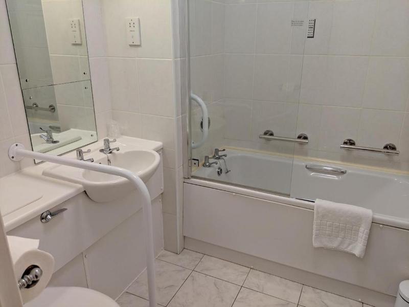 Reigate Manor image