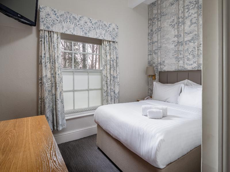Reigate Manor image