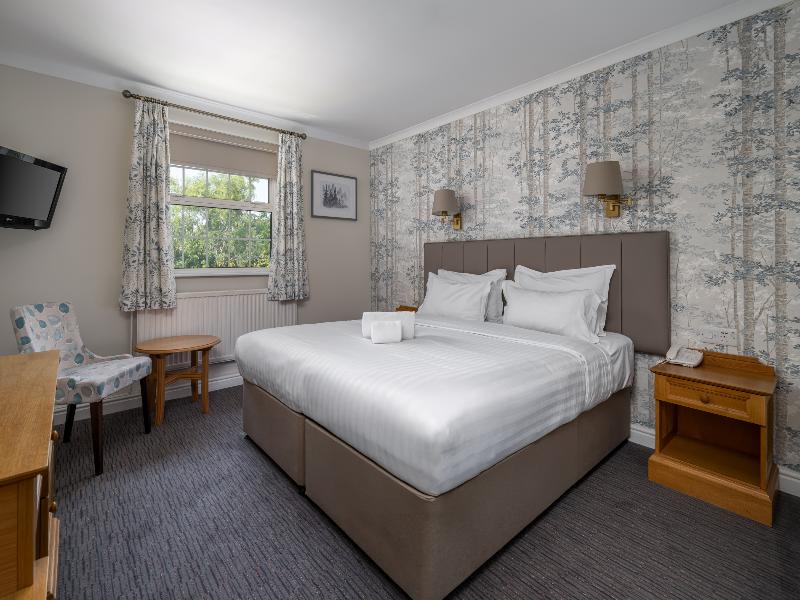 Reigate Manor image