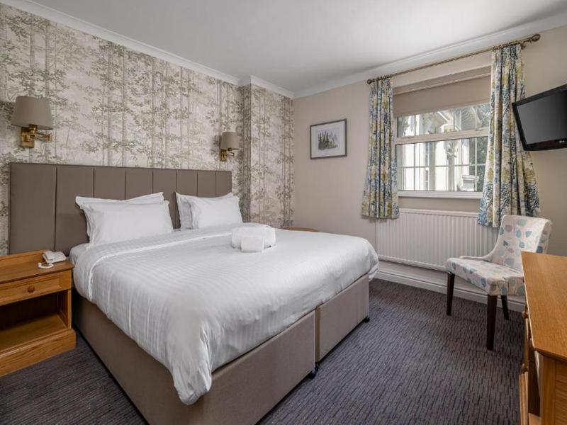 Reigate Manor image