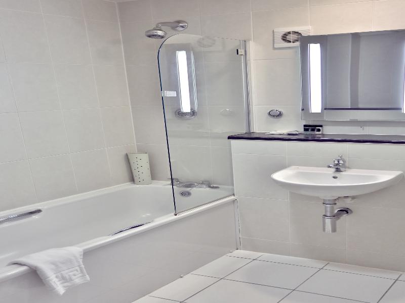 Reigate Manor image