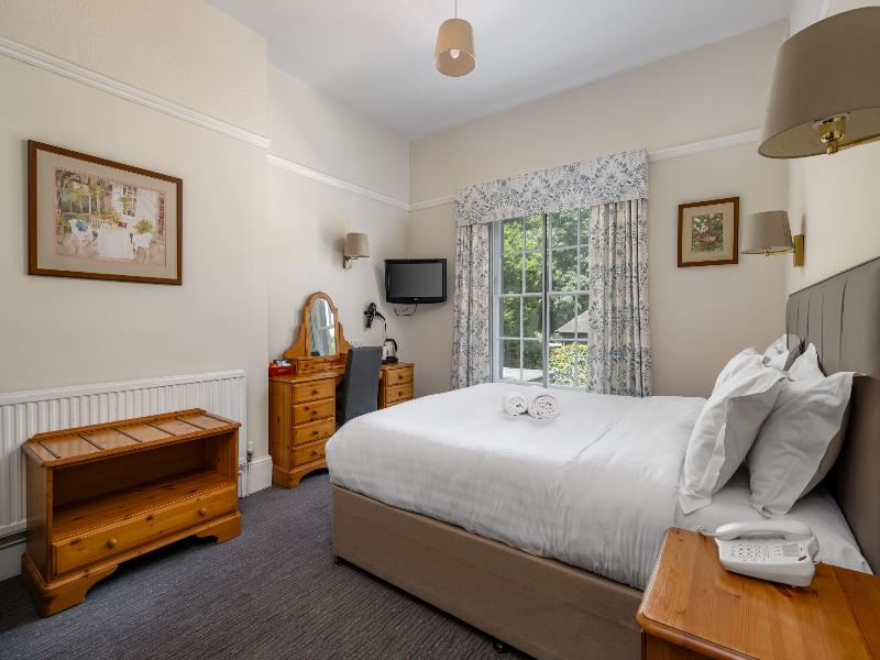 Reigate Manor image