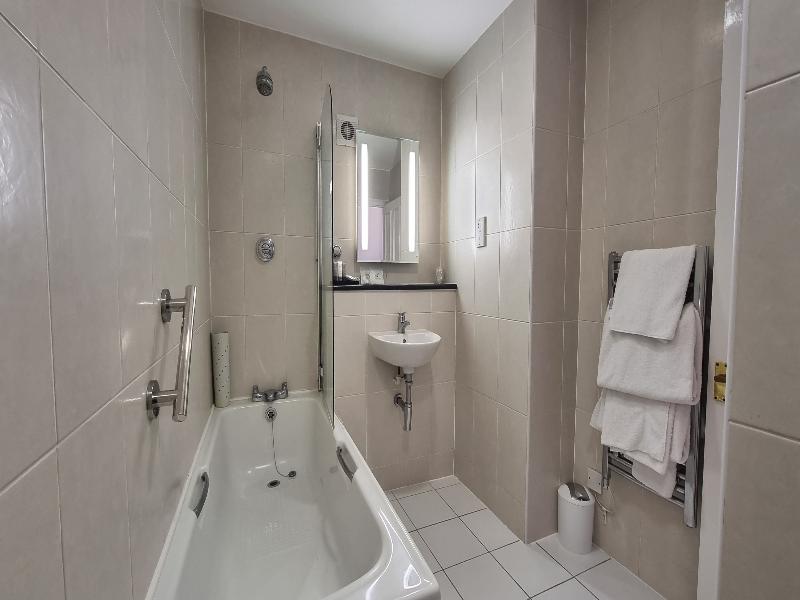 Reigate Manor image