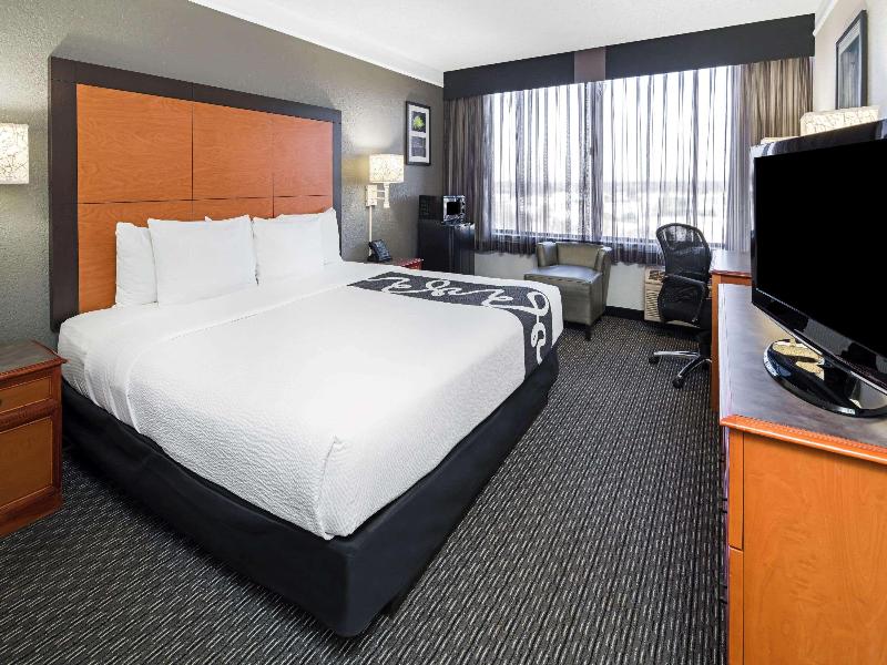 La Quinta Inn & Suites Buena Park image