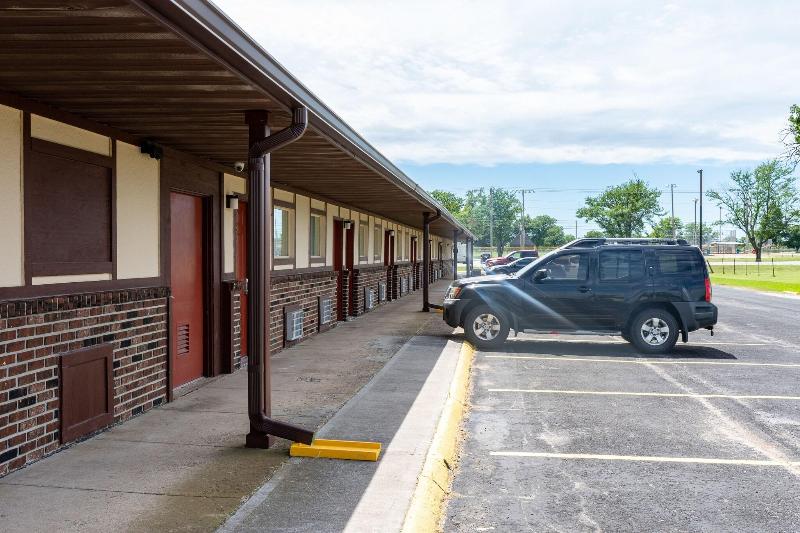 Knights Inn Chanute image