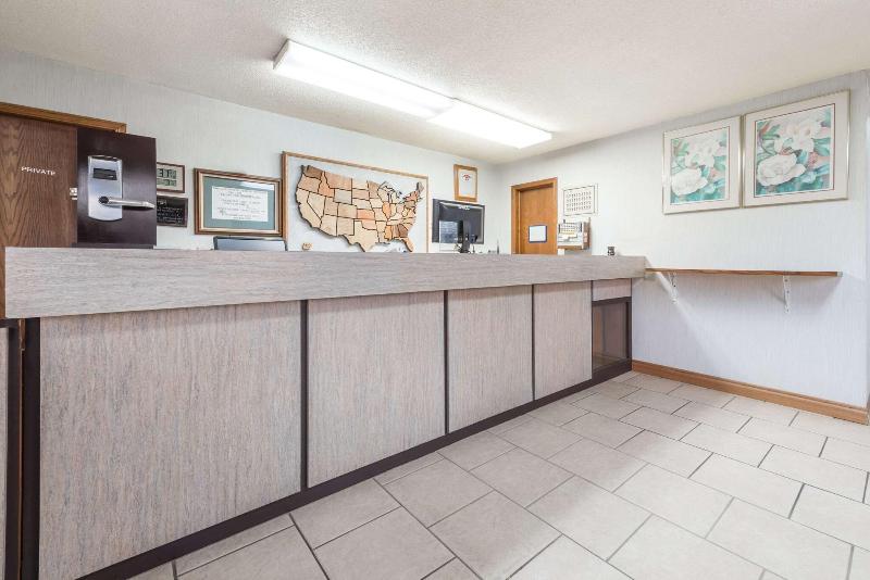 Knights Inn Chanute image