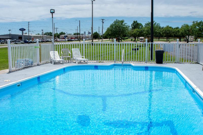 Knights Inn Chanute image