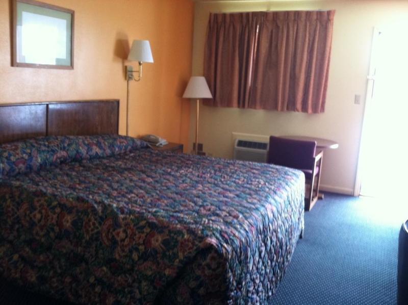 Knights Inn Chanute image