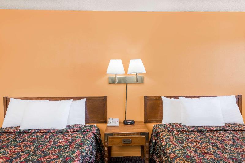Knights Inn Chanute image