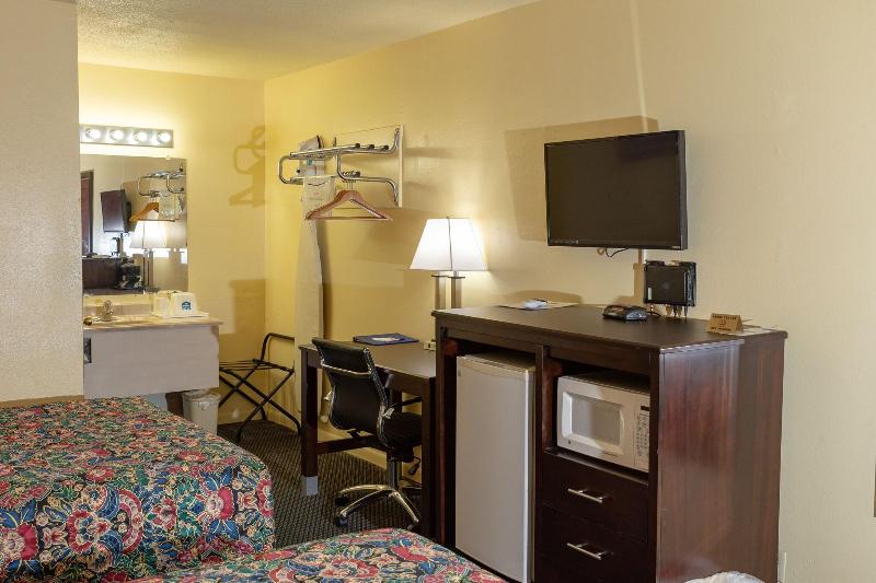 Knights Inn Chanute image