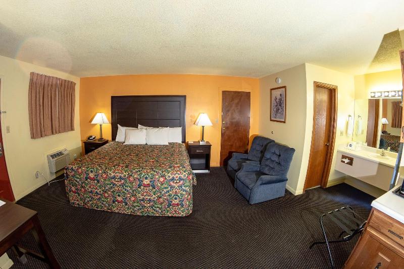 Knights Inn Chanute image