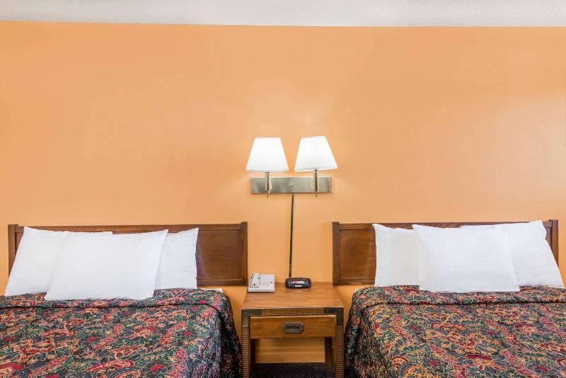 Knights Inn Chanute image