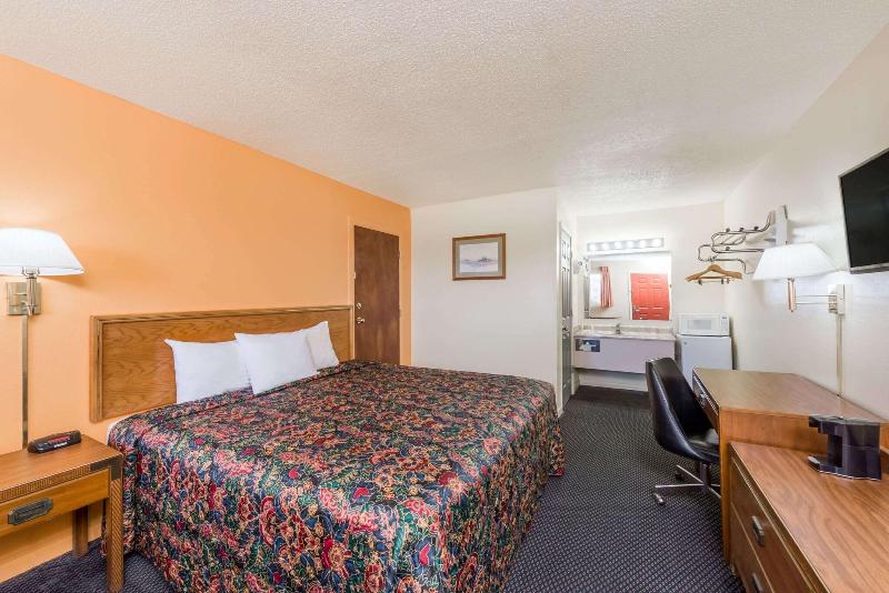 Knights Inn Chanute image