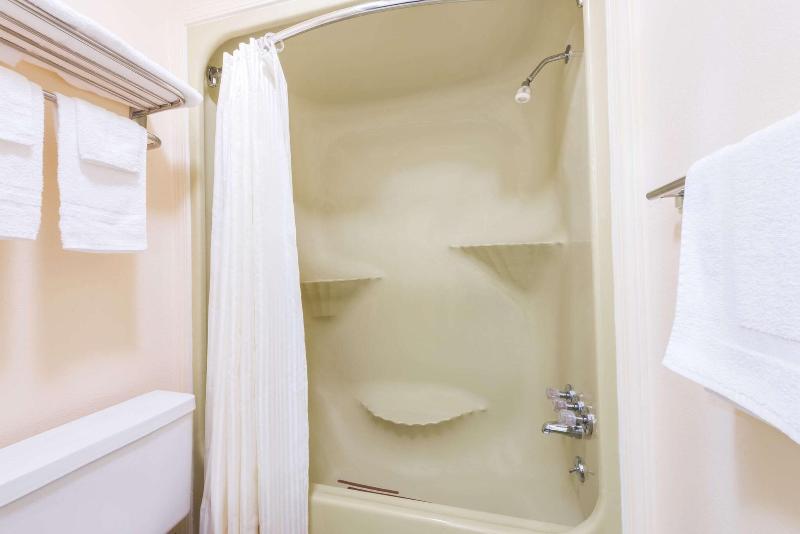 Knights Inn Chanute image